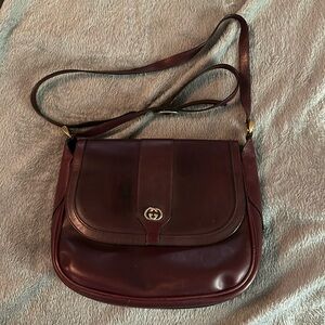 Gucci gg logo burgundy red cordovan vintage leather crossbody bag purse